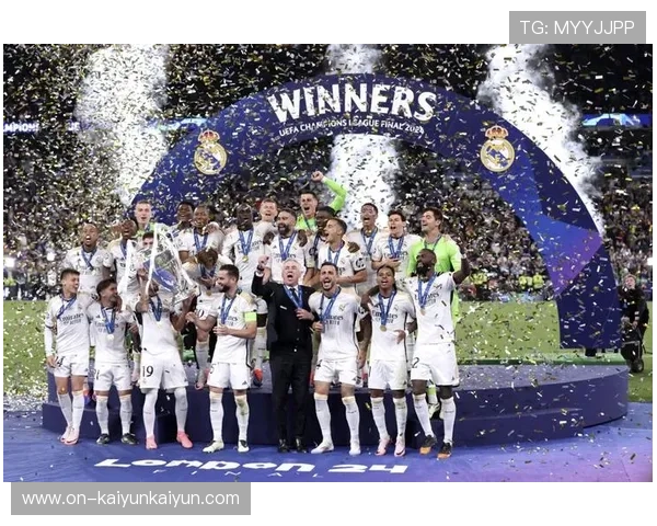 欧冠经典决赛回顾展在伦敦举行，展出历届冠军珍贵影像资料。